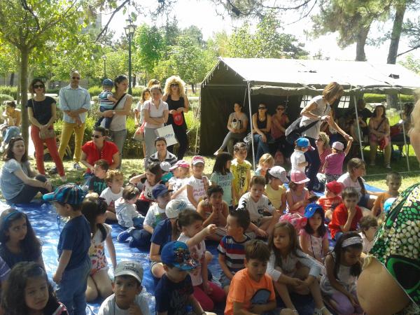 Οι «Παραμυθένιες» Κυριακές στο Δημοτικό Κήπο Κοζάνης συνεχίζονται .... με το Στέλιο Χλιαρά και θεατρικό παιχνίδι