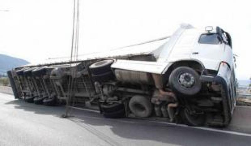 Ατύχημα με φορτηγό που μετέφερε βοοειδή στον κόμβο της  Καλαμιάς   της Εγνατίας οδού