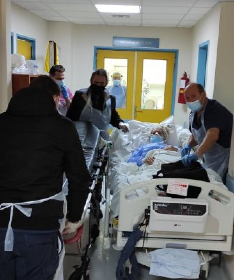 “Εξιτήριο της πρώτης ασθενούς Covid που διακομίστηκε διασωληνωμένη στην ΜΕΘ Κοζάνης”
