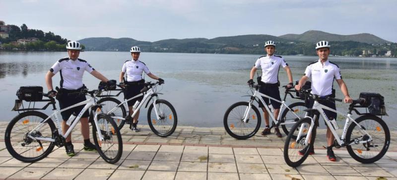 Στην πόλη της Καστοριάς ο θεσμός της αστυνόμευσης με ποδήλατα