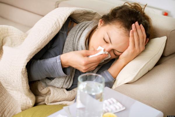 Με καινούργια συμπτώματα ο ιός της γρίπης- Τι και ποιοι πρέπει να προσέχουν