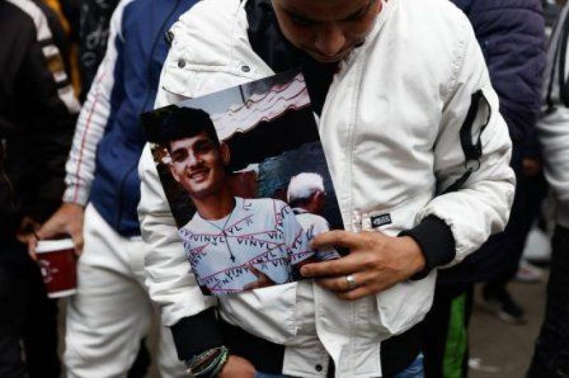 Πέθανε ο 16χρονος Ρομά που πυροβολήθηκε από αστυνομικό