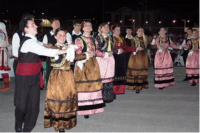 Το ΔΙΑΜΑΝΤΕΙΟ Χορευτικό Συγκρότημα  του Συνδέσμου Γραμμάτων και Τεχνών Π. Ε. Κοζάνης στη 16η Γιορτή Πιπεριάς στον Αετό – Φλώρινας
