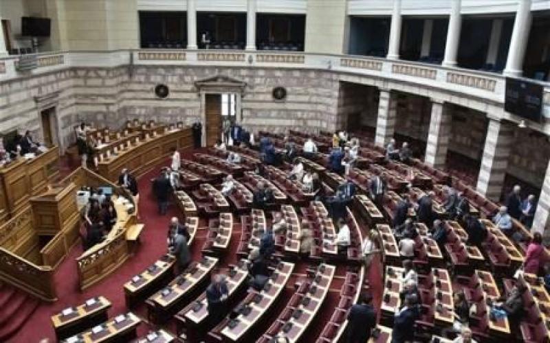 Βουλή: Άρση ασυλίας των βουλευτών Ανδ. Πάτση και Μ. Χατζηγιαννάκη
