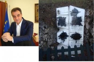 &quot;Δεν είδε, δεν άκουσε&quot; για την βεβήλωση του μνημείου του Ολαυτώματος στην Καστοριά ο περιφερειάρχης Θ. Καρυπίδης