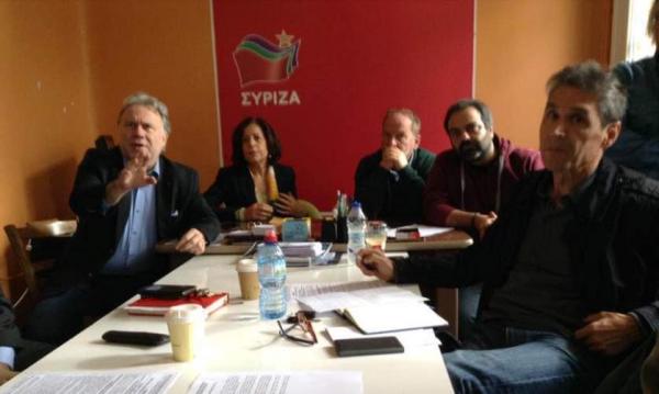 Αιφνιδιαστική επίσκεψη εργαζομένων της ΔΕΗ στα γραφεία του ΣΥΡΙΖΑ στην Τρίπολη όπου βρισκόταν ο αν υπουργός Γ. Κατρούγκαλος