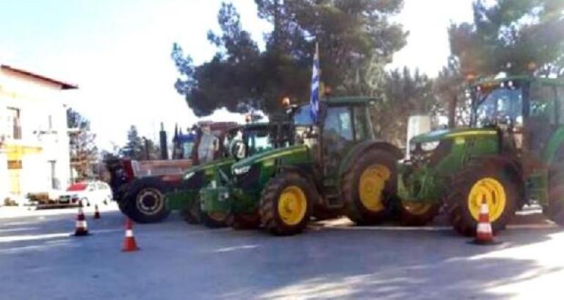 &quot;Ζεσταίνουν&quot; τις μηχανές τους οι αγρότες της Καστοριάς. Θα προχωρήσουν σε συμβολικό αποκλεισμό του Τελωνείου Κρυσταλλοπηγής