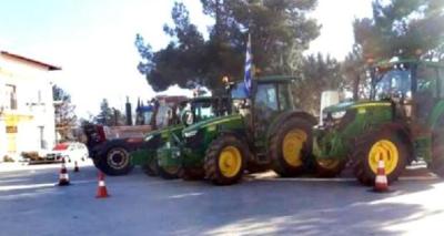 &quot;Ζεσταίνουν&quot; τις μηχανές τους οι αγρότες της Καστοριάς. Θα προχωρήσουν σε συμβολικό αποκλεισμό του Τελωνείου Κρυσταλλοπηγής
